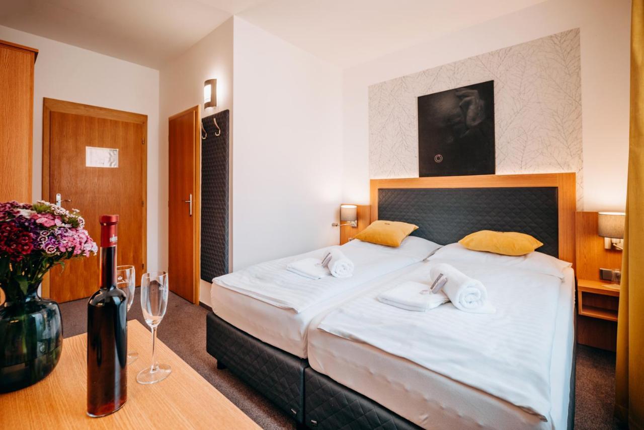 Hotel Klika Ceske Budejovice Esterno foto