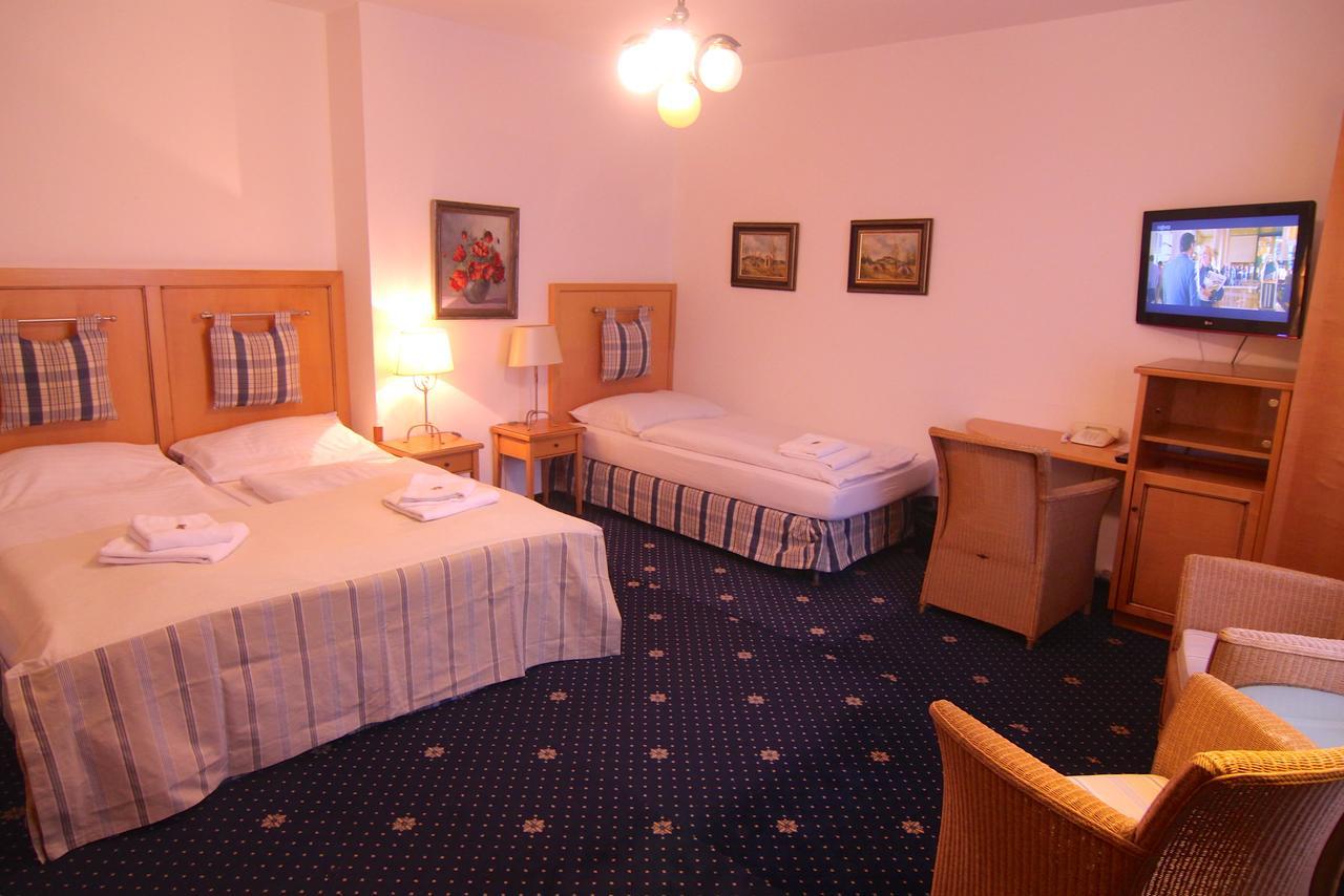 Hotel Klika Ceske Budejovice Esterno foto