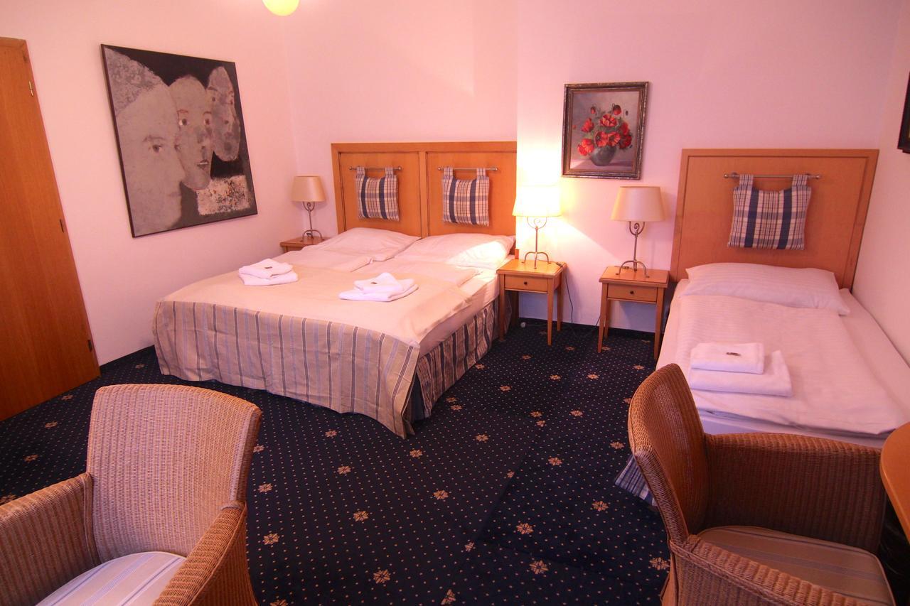 Hotel Klika Ceske Budejovice Esterno foto