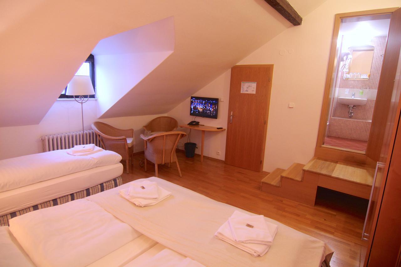 Hotel Klika Ceske Budejovice Esterno foto